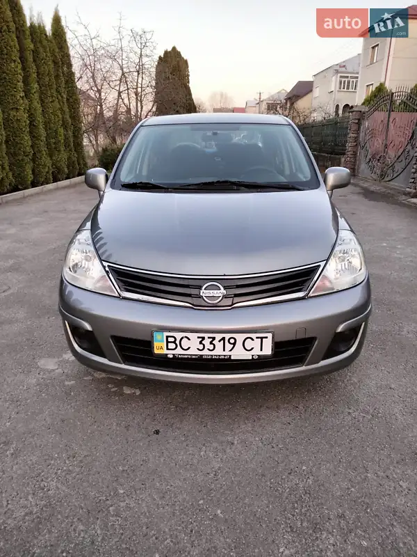 Nissan TIIDA 2012