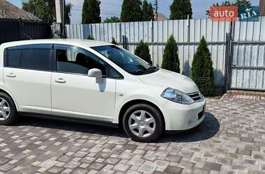 Nissan TIIDA  2011
