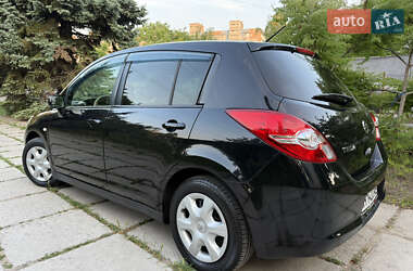 Nissan TIIDA  2011