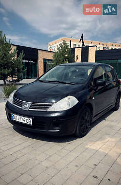 Nissan TIIDA 2011