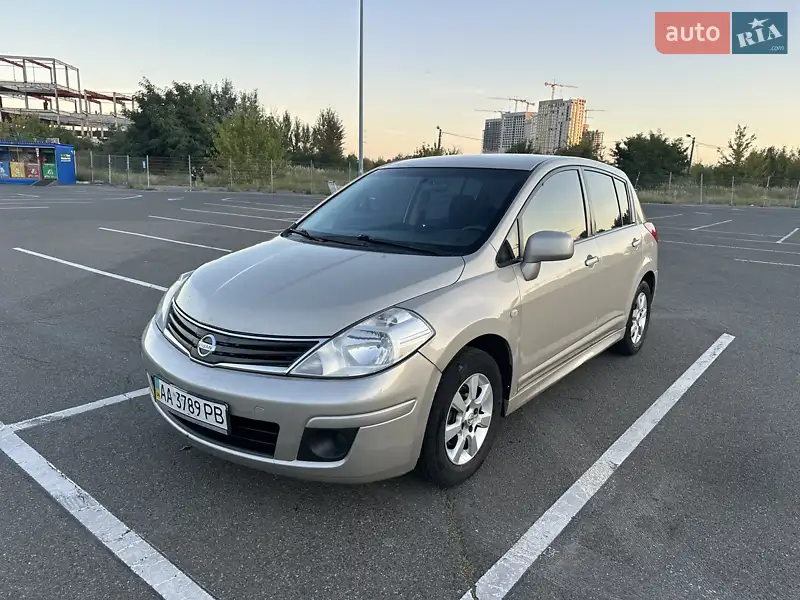 Nissan TIIDA