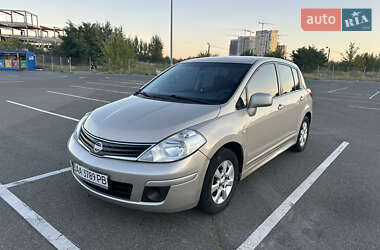 Nissan TIIDA 2011
