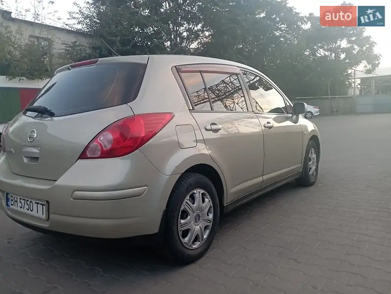 Nissan TIIDA 2007