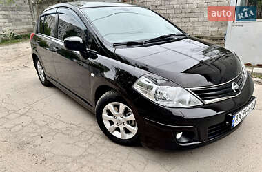 Nissan TIIDA  2011