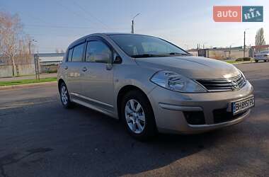 Nissan TIIDA  2011