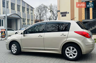 Nissan TIIDA  2011