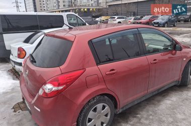 Nissan TIIDA 2011