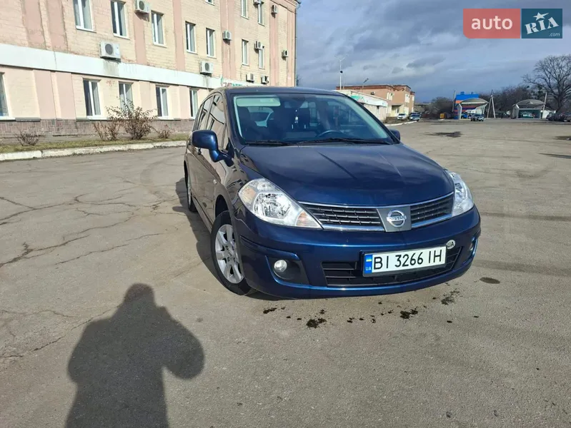 Nissan TIIDA 2012