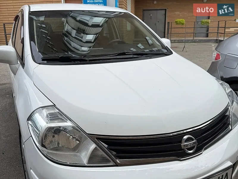Nissan TIIDA 2012