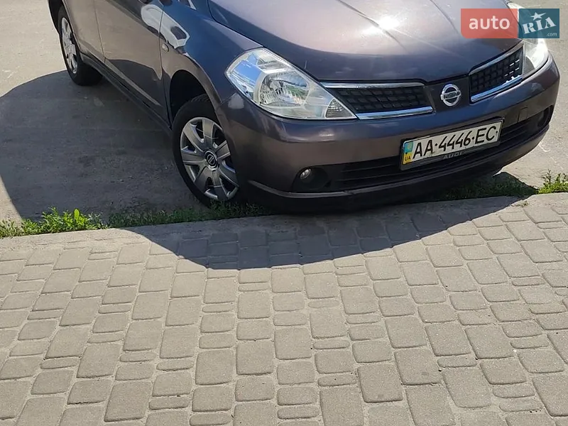 Nissan TIIDA