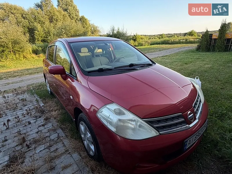 Nissan TIIDA 2012