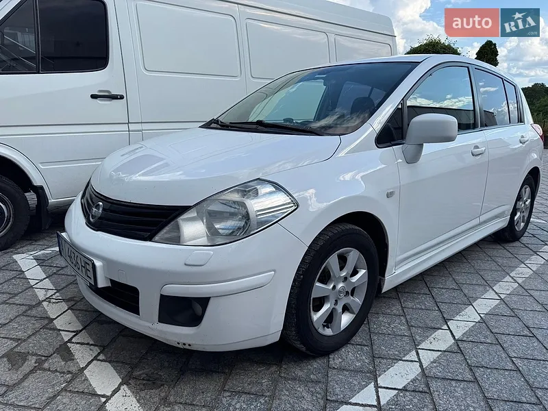 Nissan TIIDA 2012