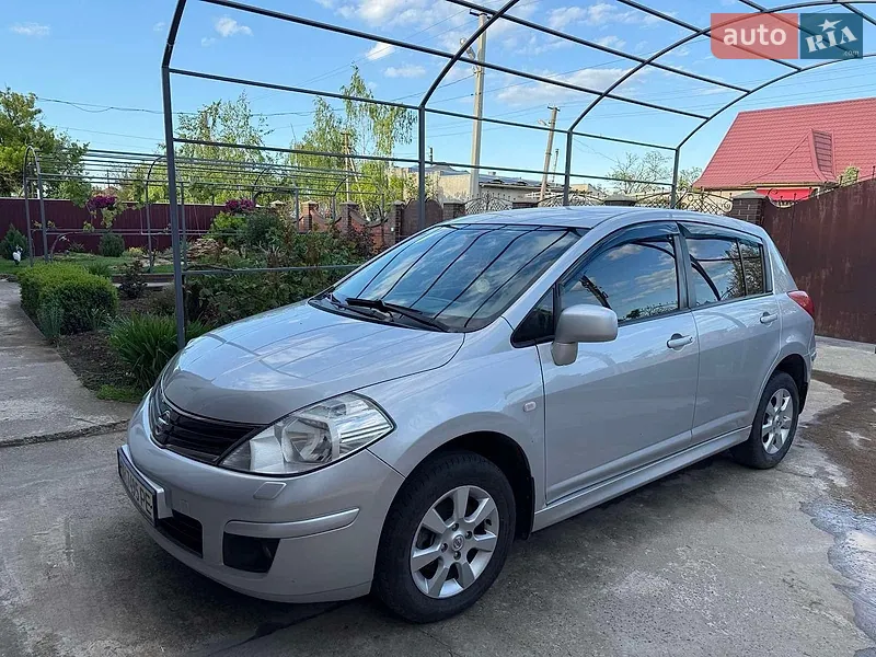 Nissan TIIDA 2012