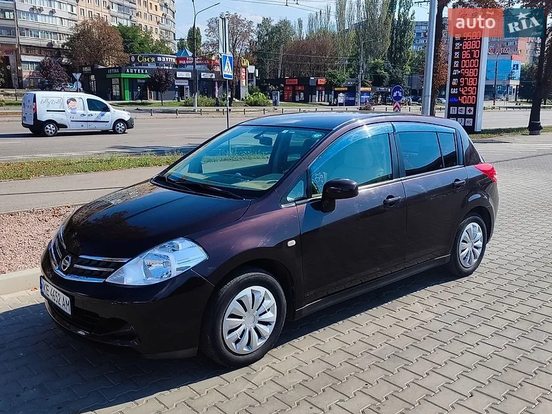 Nissan TIIDA 2012