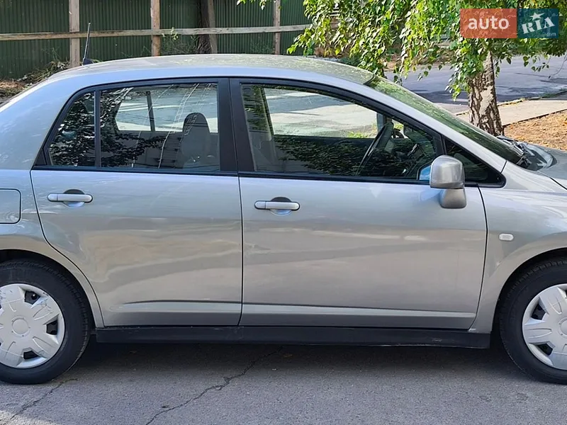 Nissan TIIDA