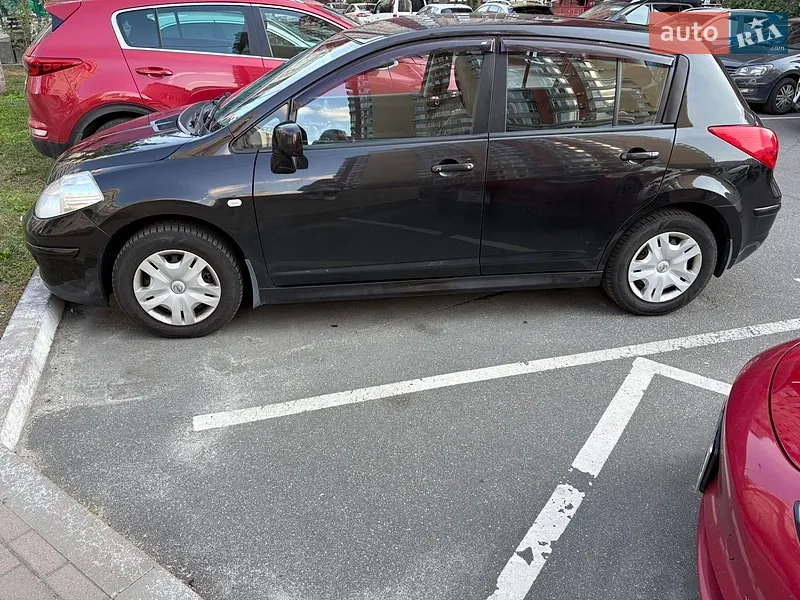 Nissan TIIDA 2012