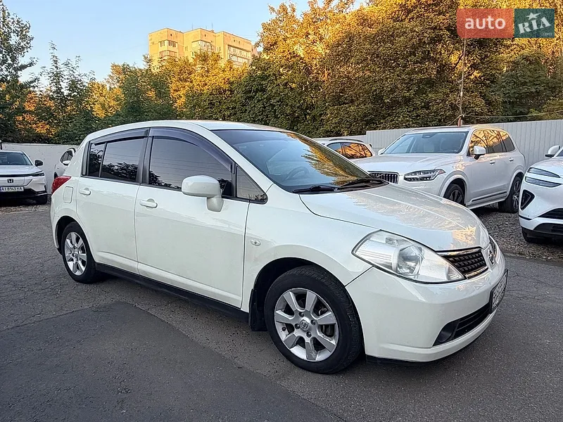 Nissan TIIDA 2008