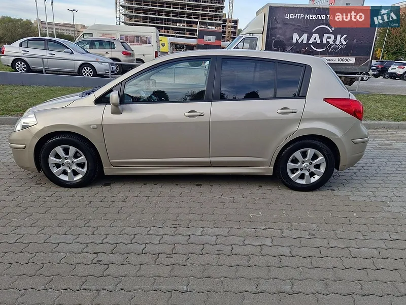 Nissan TIIDA