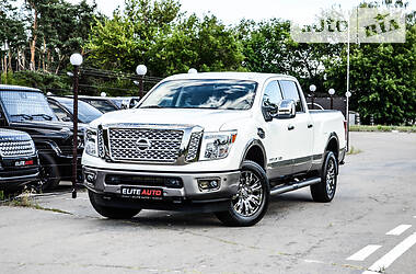 Nissan Titan Platinum Reserve 2019