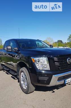 Nissan Titan  2020