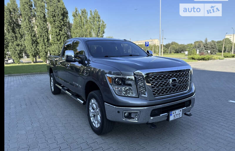 Nissan Titan