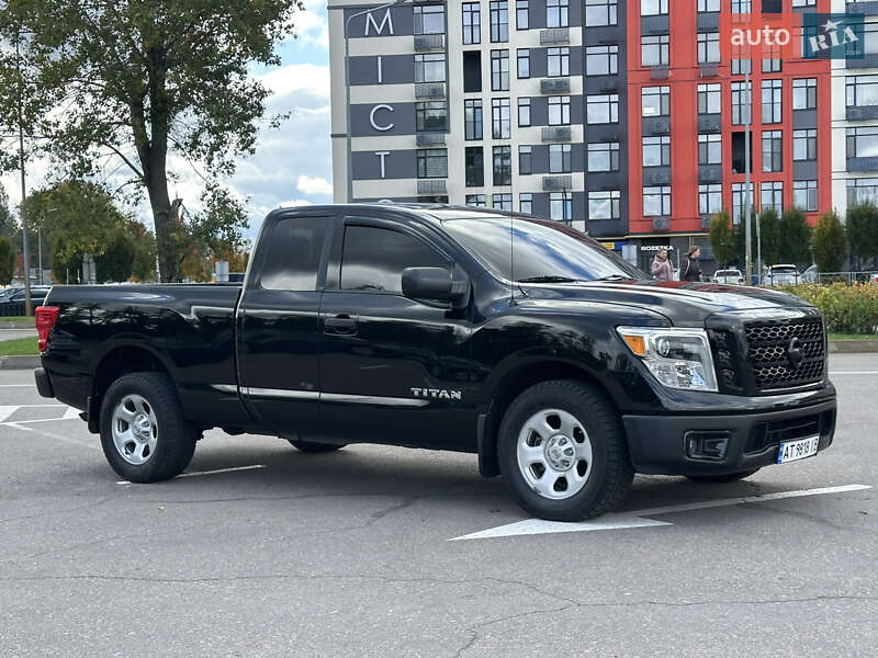 Nissan Titan