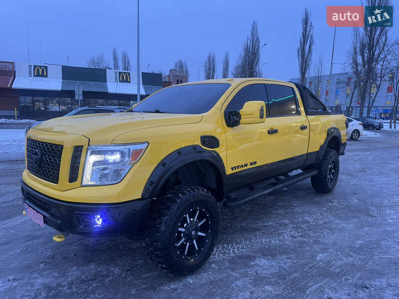 Легковые Nissan Titan