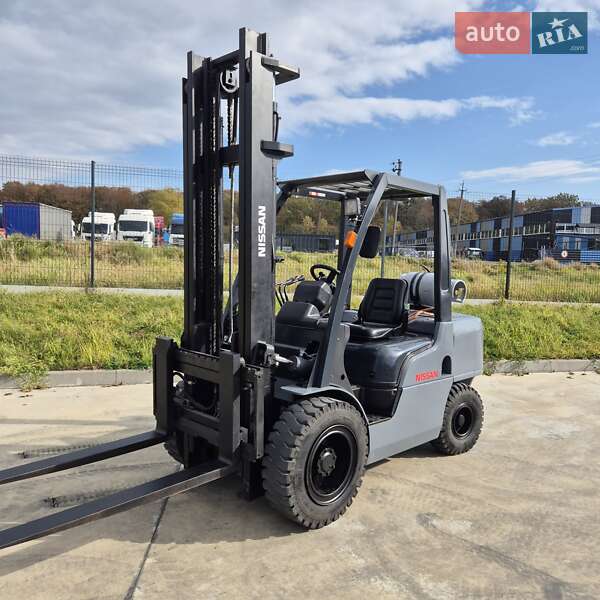 Спецтехніка Nissan UGD