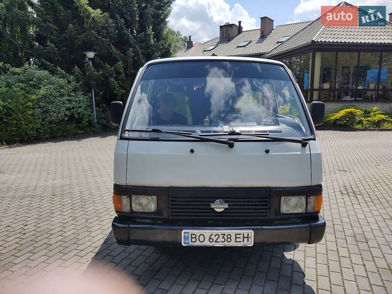 Легковые Nissan Urvan