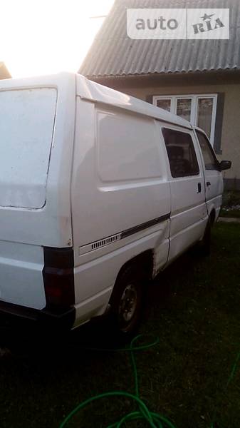 Nissan Vanette 1988 года