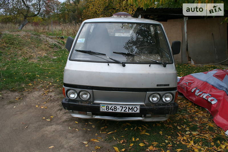 Nissan Vanette 1987 года