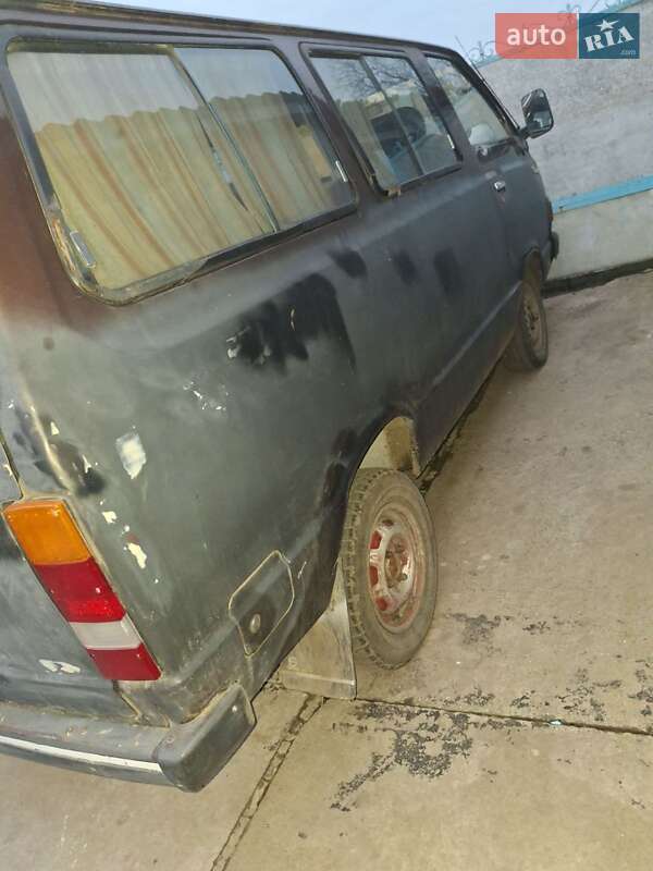 Минивэн Nissan Vanette