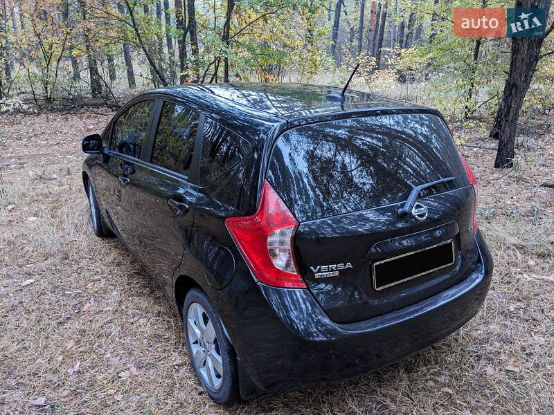 Хетчбек Nissan Versa Note