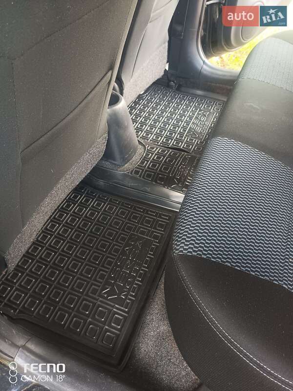 Хэтчбек Nissan Versa Note 2015 в Львове