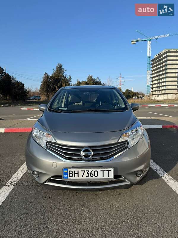Хэтчбек Nissan Versa Note