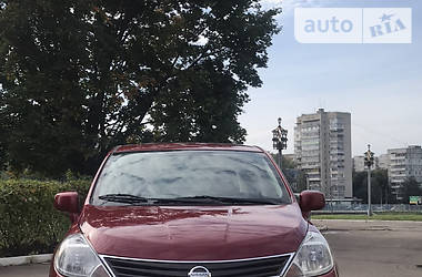 Nissan Versa  2011