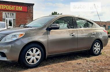 Nissan Versa  2013