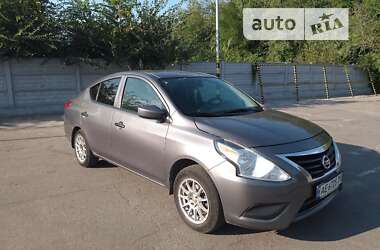 Nissan Versa  2017