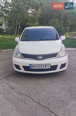Nissan Versa 2012