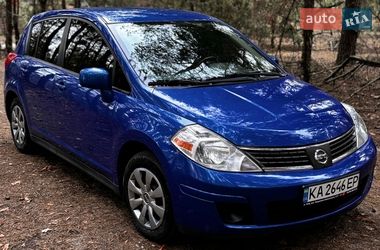 Nissan Versa  2012