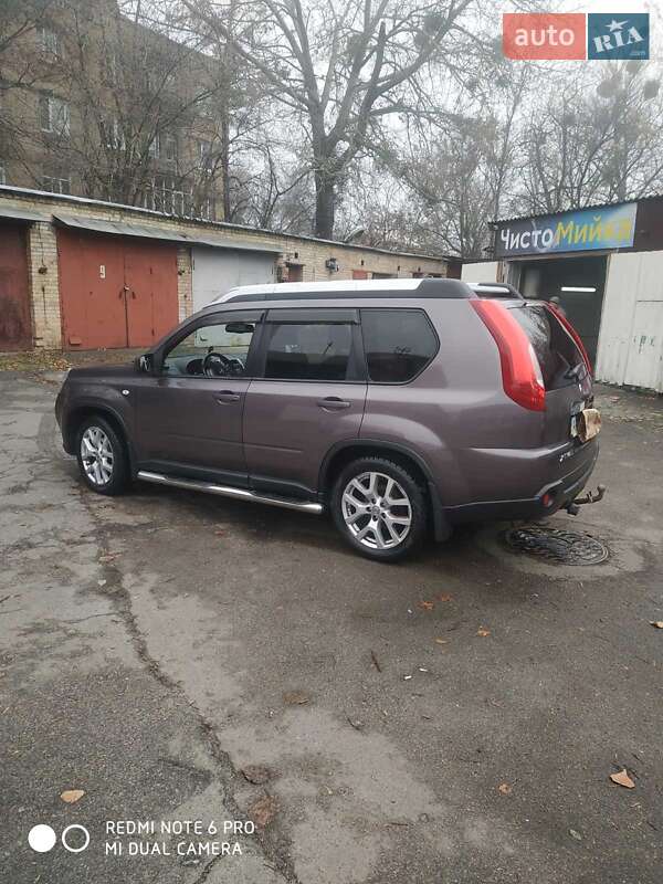 Седан Nissan X-Trail