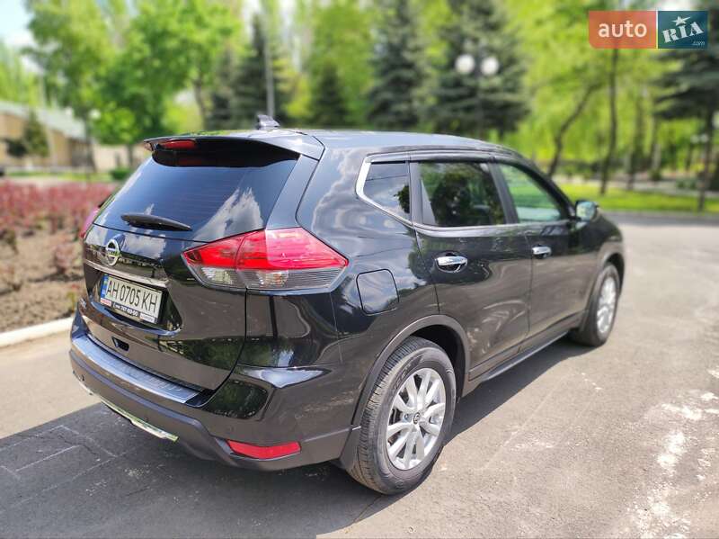 Позашляховик / Кросовер Nissan X-Trail