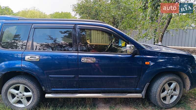 Позашляховик / Кросовер Nissan X-Trail