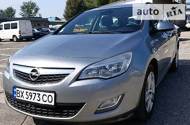 Opel  Гарний стан 2011