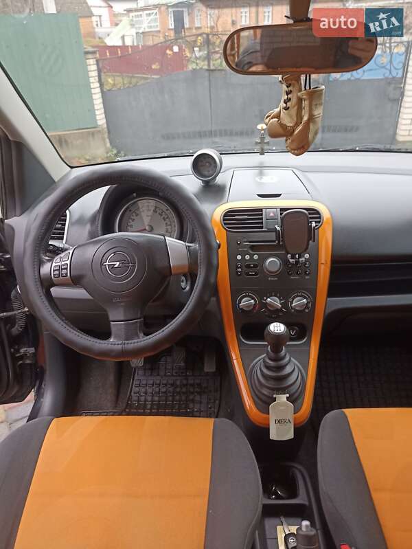 Хетчбек Opel Agila