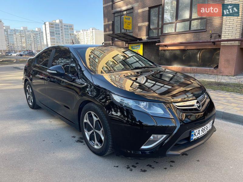 Хетчбек Opel Ampera