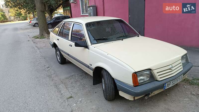 Хэтчбек Opel Ascona