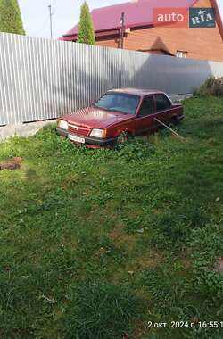 Седан Opel Ascona 1988 в Лазещине