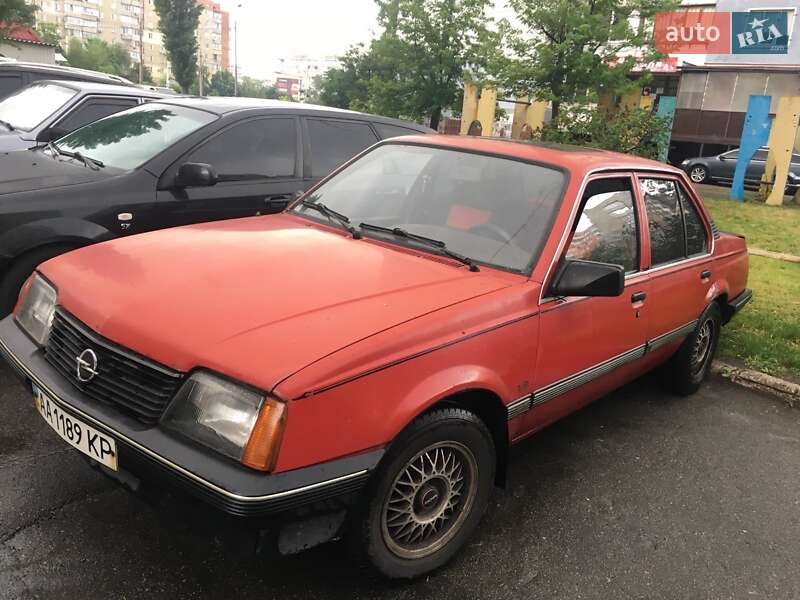 Седан Opel Ascona 1986 в Киеве
