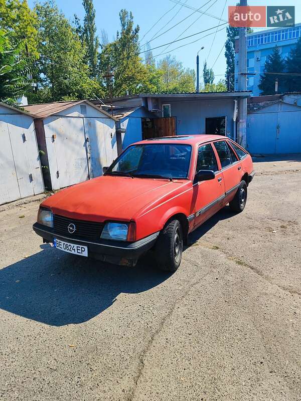 Хэтчбек Opel Ascona